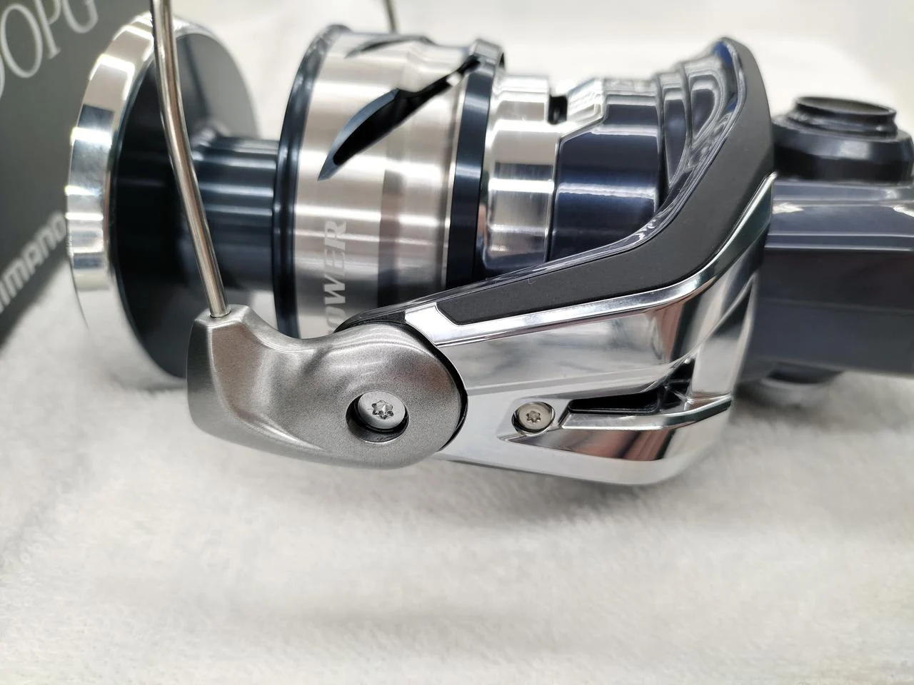 SHIMANO Spinning Reel TWINPOWER SW4000PG - Image 4
