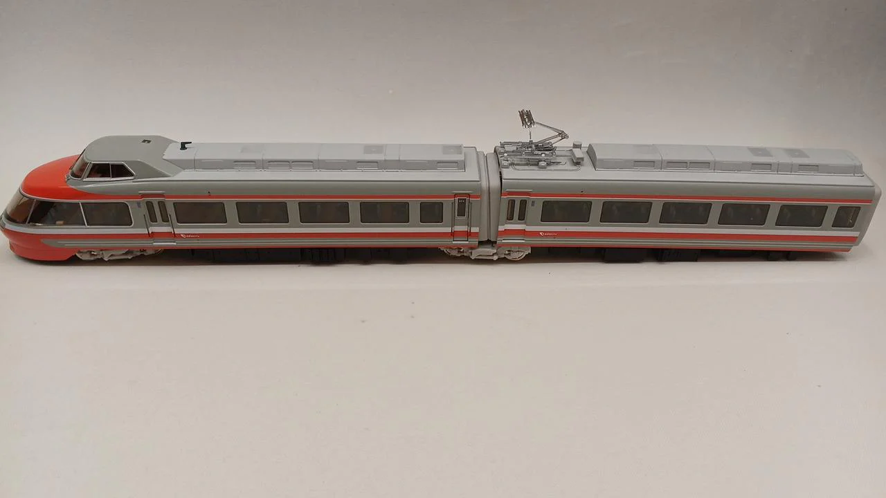 Tenshodo 55062 Odakyu Romancecar 7000 Series LSE Revival Paint - Image 7