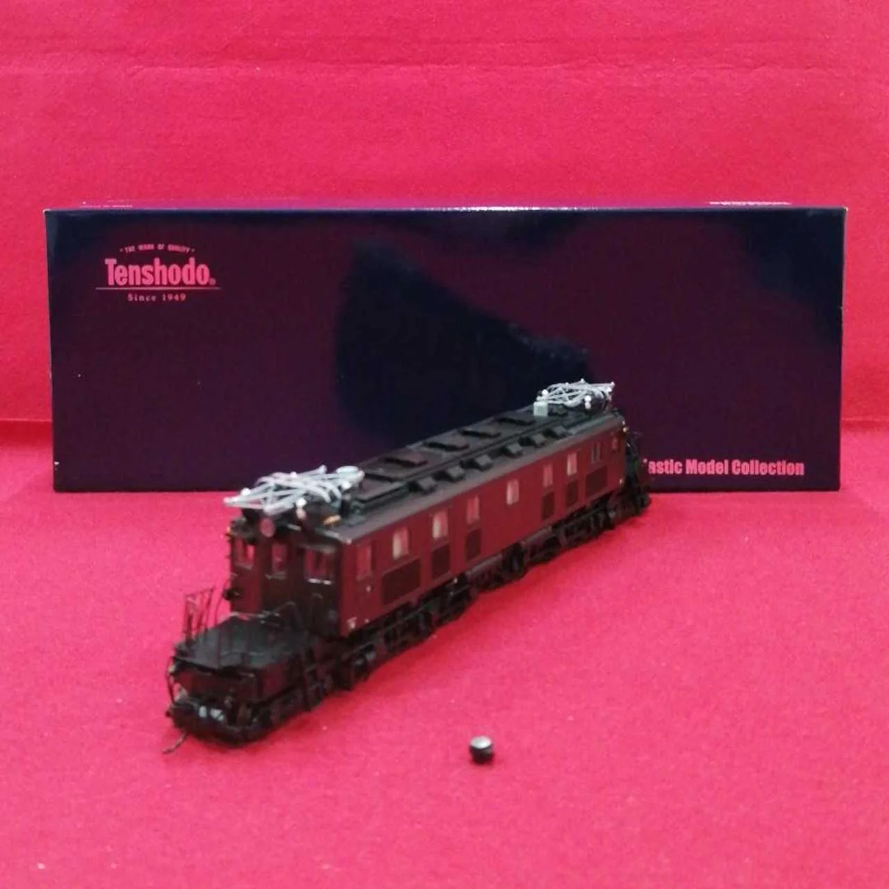 Tenshodo Electric locomotive EF57 class