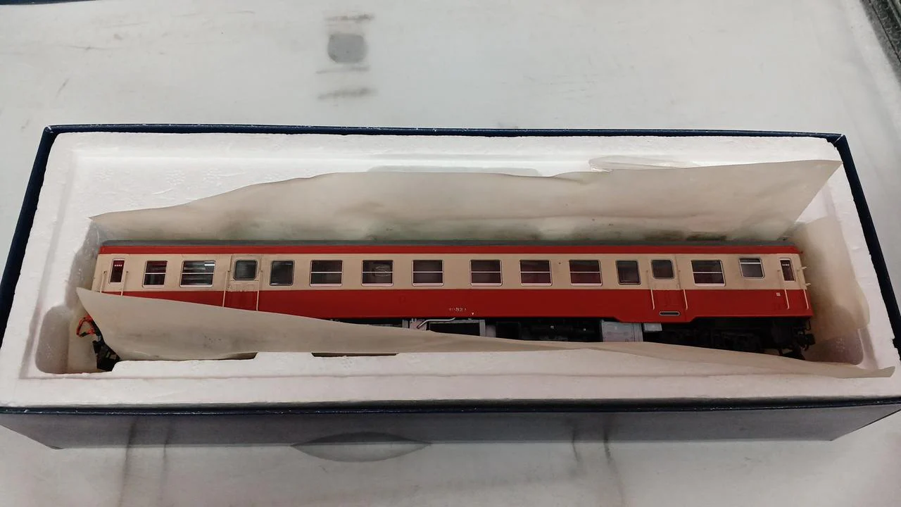Tenshodo KiHa 52 Series 0 Subseries Standard Diesel Car - Image 3