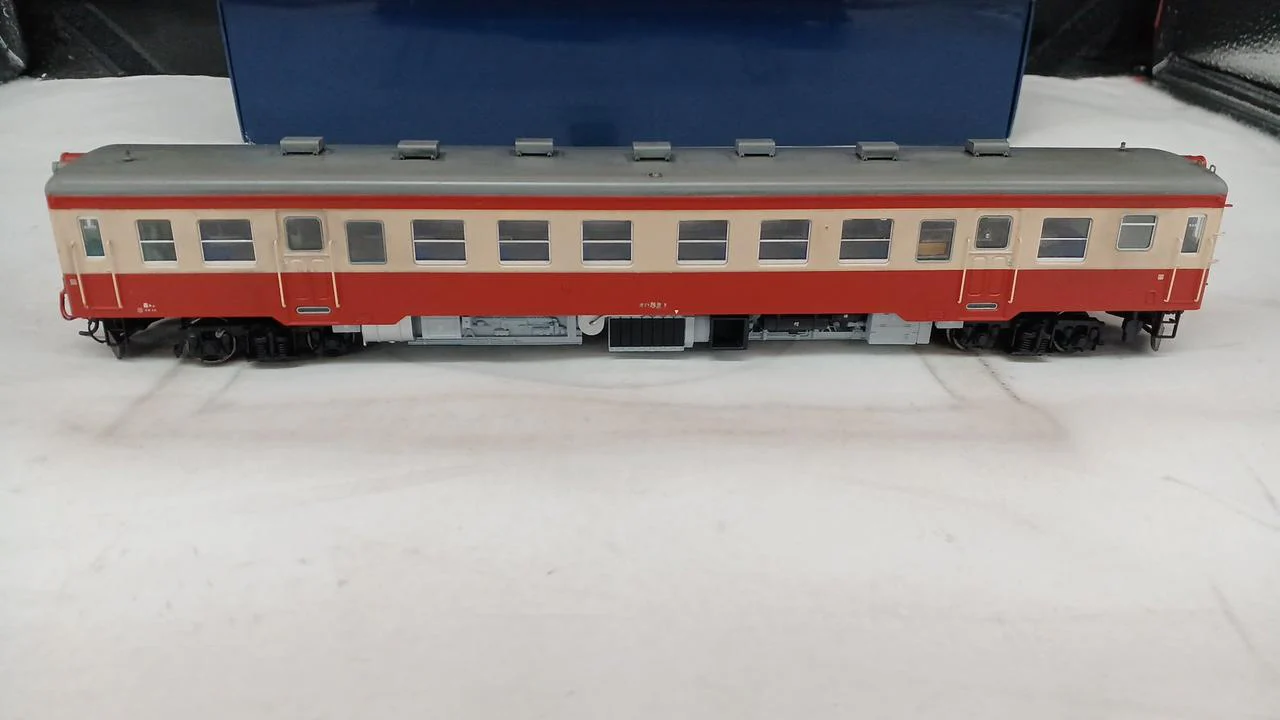Tenshodo KiHa 52 Series 0 Subseries Standard Diesel Car - Image 4