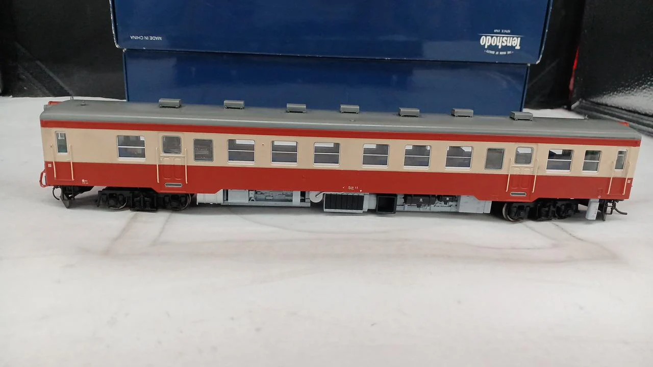 Tenshodo KiHa 52 Series 0 Subseries Standard Diesel Car - Image 5