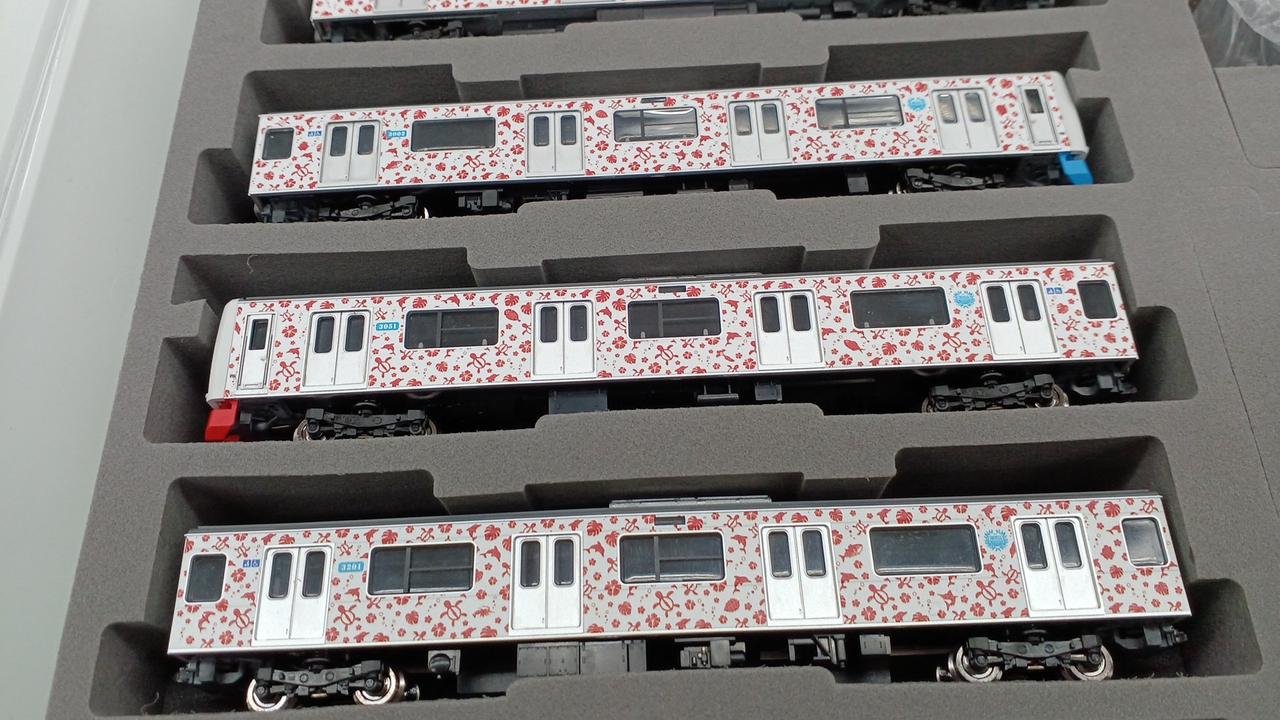 TOMIX 1/150 Izu Kyuko 3000 Series (Aloha Train) 8-Car Set 98762 - Image 10