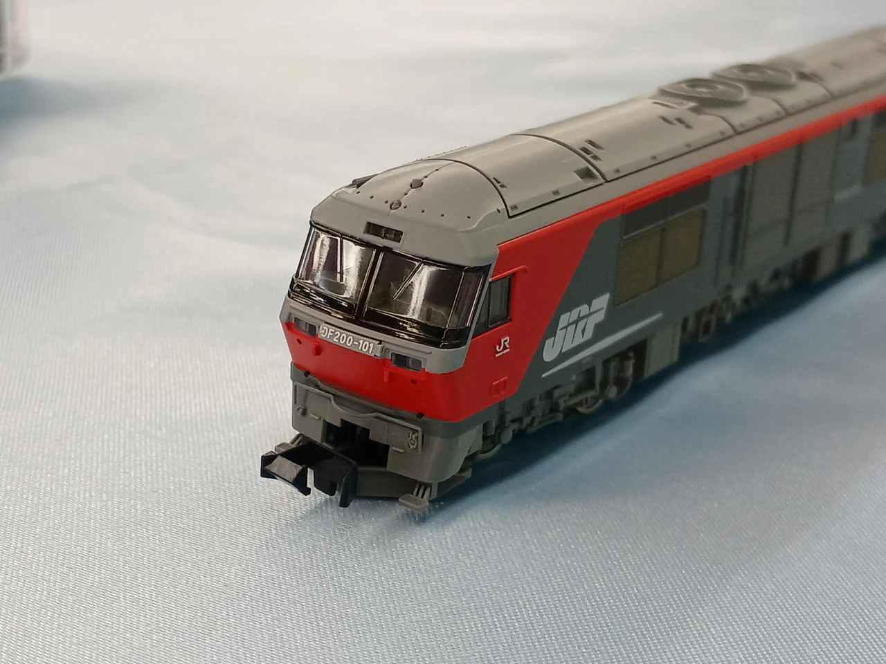 TOMIX 1/150 JR DF200-100 Class Diesel Locomotive 2226 JR DF200-100 Series - Image 2