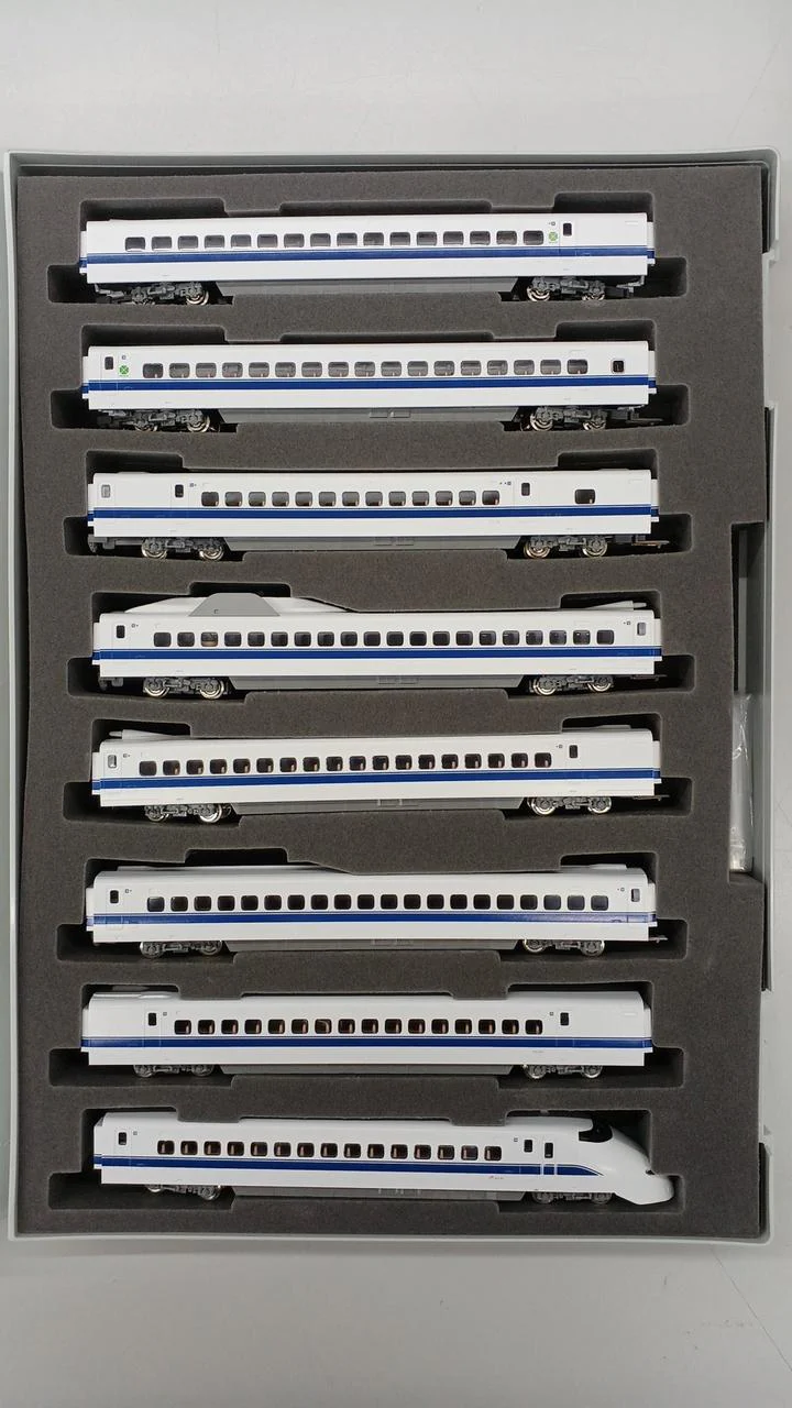 TOMIX 300 Series Tokaido and Sanyo Shinkansen Late Model 16-Car Set - Image 11
