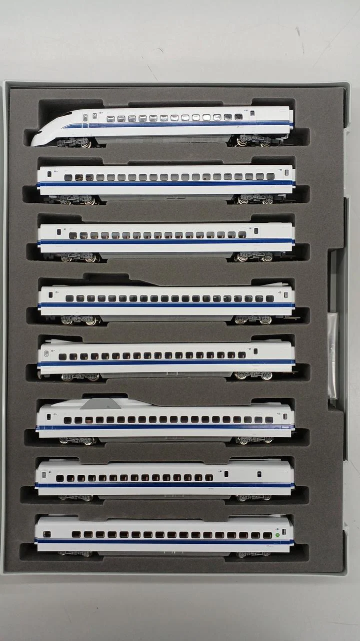 TOMIX 300 Series Tokaido and Sanyo Shinkansen Late Model 16-Car Set - Image 5