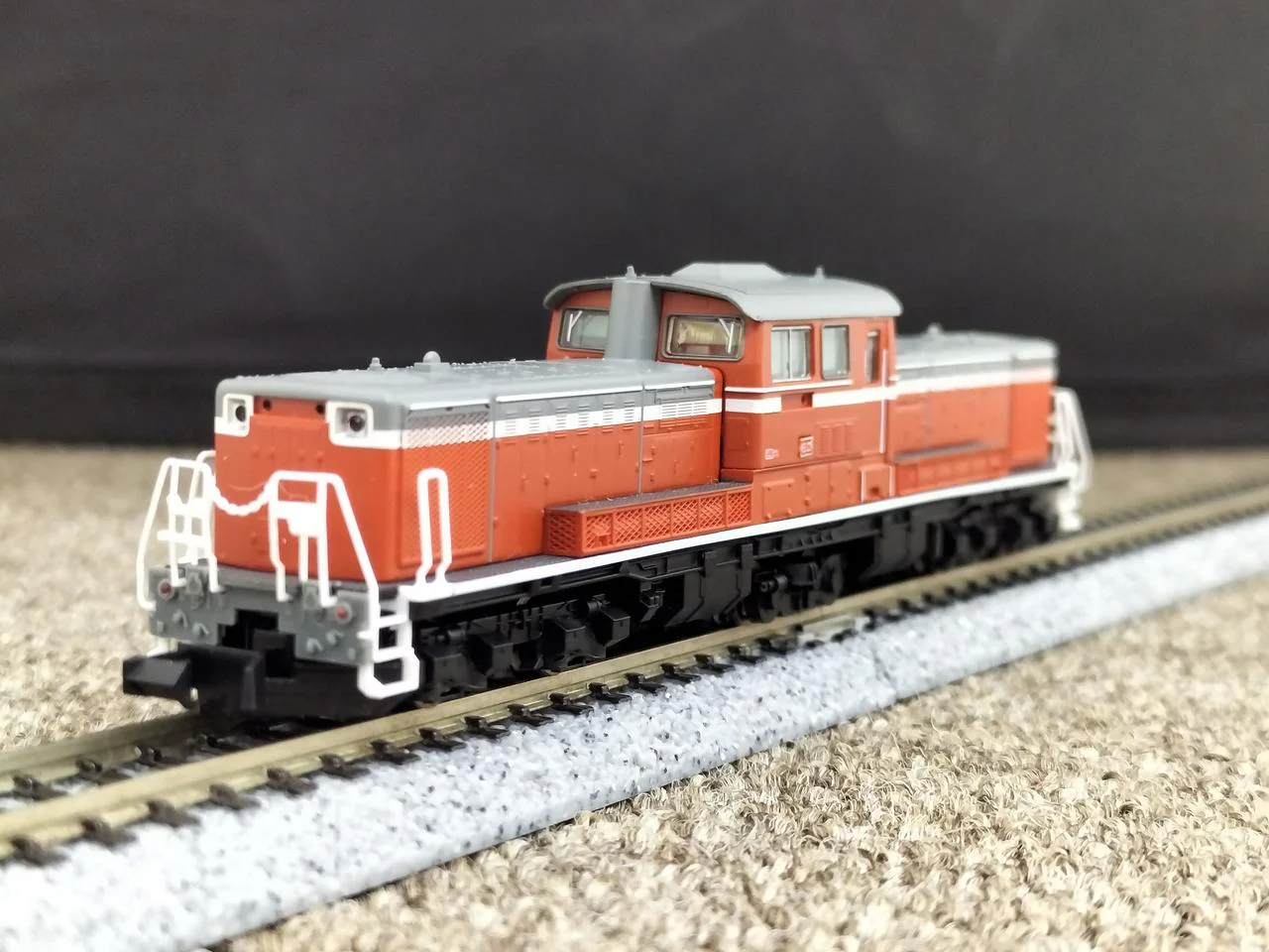 TOMIX Class DD51800 Diesel Locomotive 2213 - Image 4