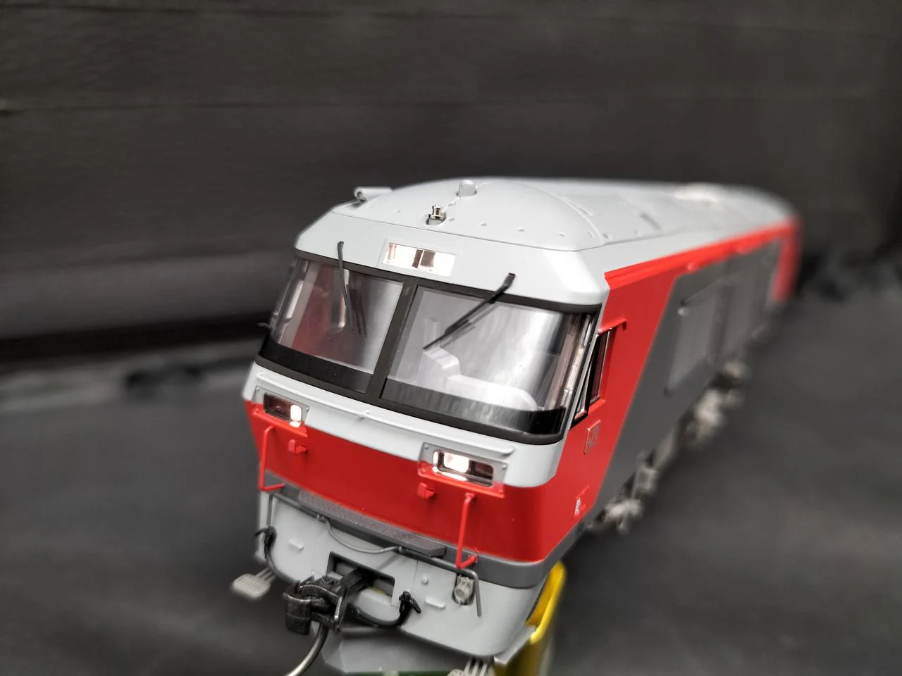 TOMIX DF200 Diesel Locomotive HO-241 Prestige Model - Image 2