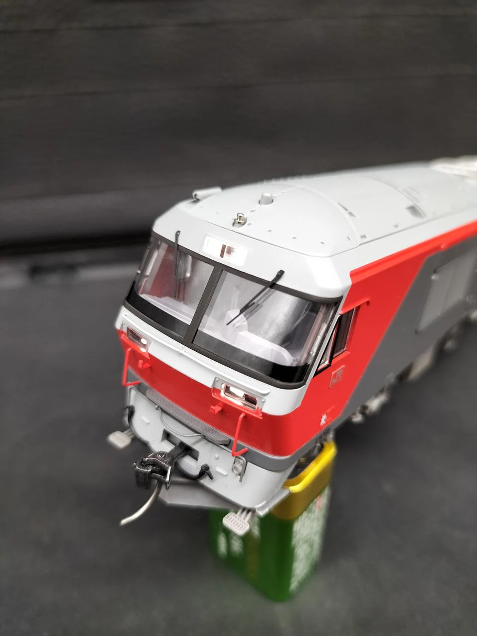 TOMIX DF200 Diesel Locomotive HO-241 Prestige Model - Image 3