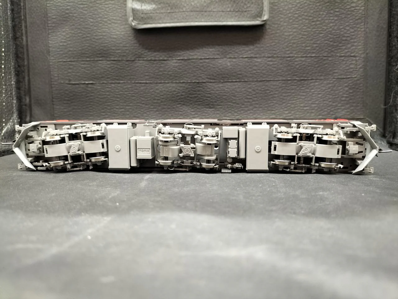 TOMIX DF200 Diesel Locomotive HO-241 Prestige Model - Image 9