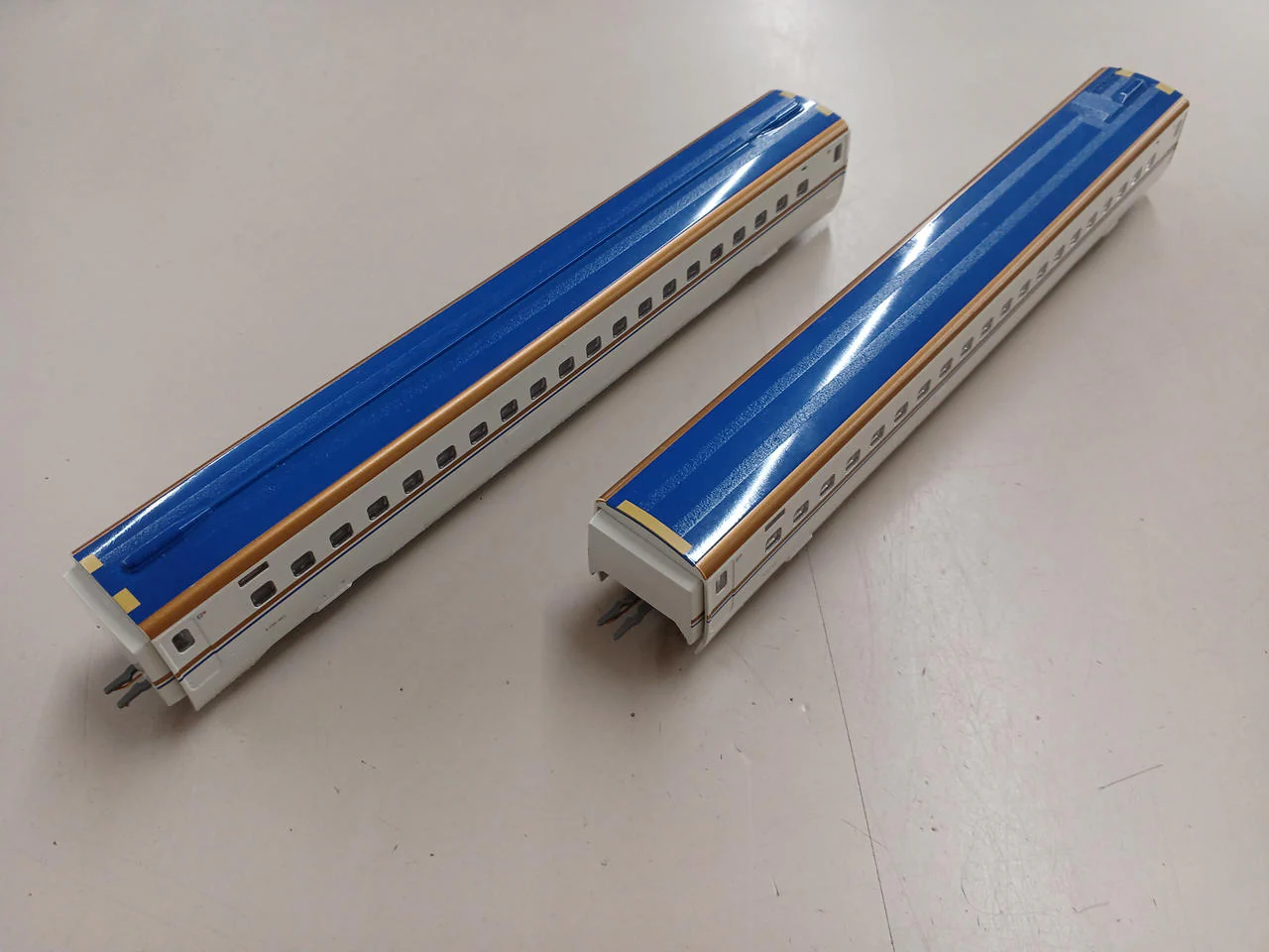 TOMIX E7 Series Hokuriku Shinkansen Set 98926 - Image 17
