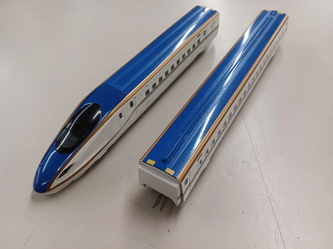 TOMIX E7 Series Hokuriku Shinkansen Set 98926 - Image 6