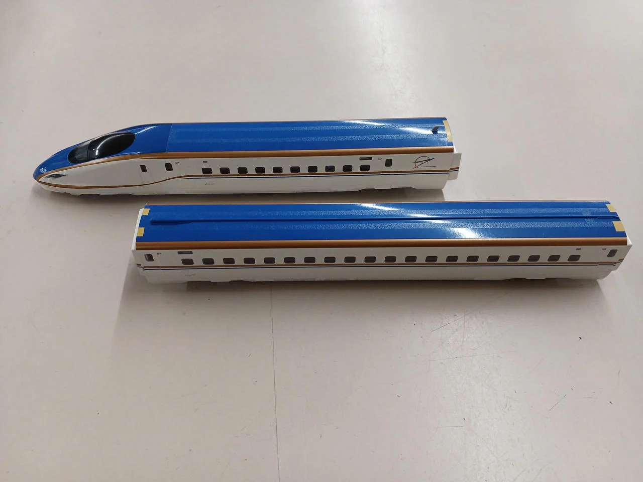 TOMIX E7 Series Hokuriku Shinkansen Set 98926 - Image 7