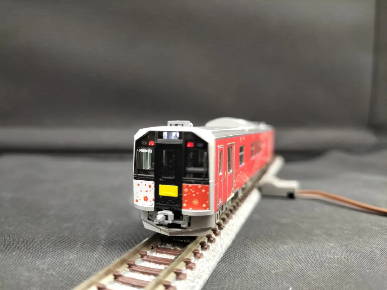 TOMIX H100 Series Senmo Line / Hanasaki Line Wrapped Car 98136 - Image 9