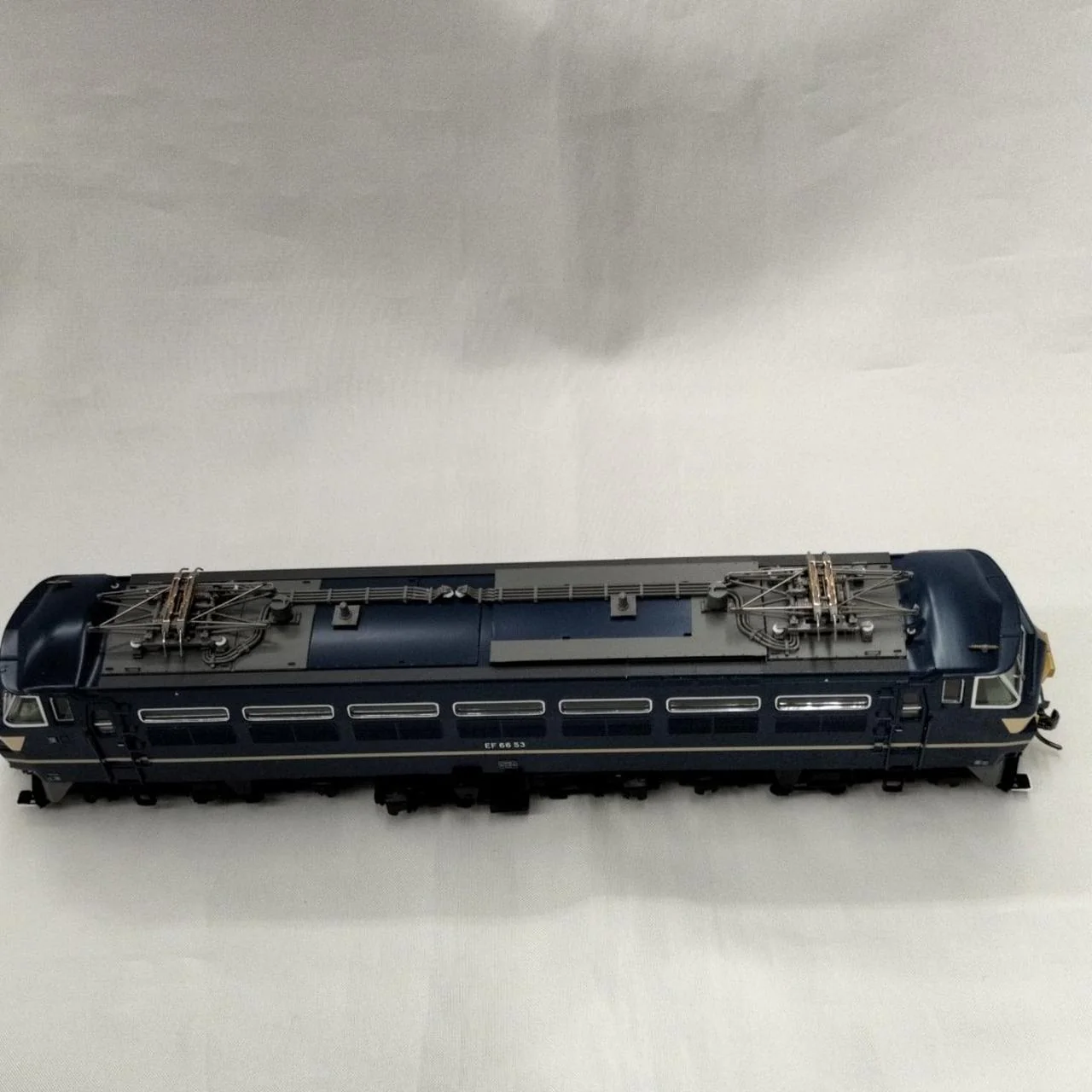 TOMIX HO-2028 HO Gauge JR EF81 Electric Locomotive (Twilight Express Color) - Image 7
