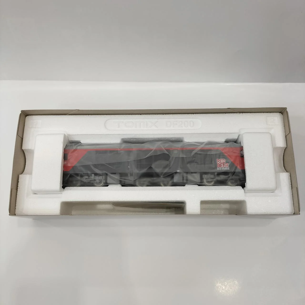 TOMIX HO Gauge 241 JR DF200 200 Series Diesel Locomotive - Image 4
