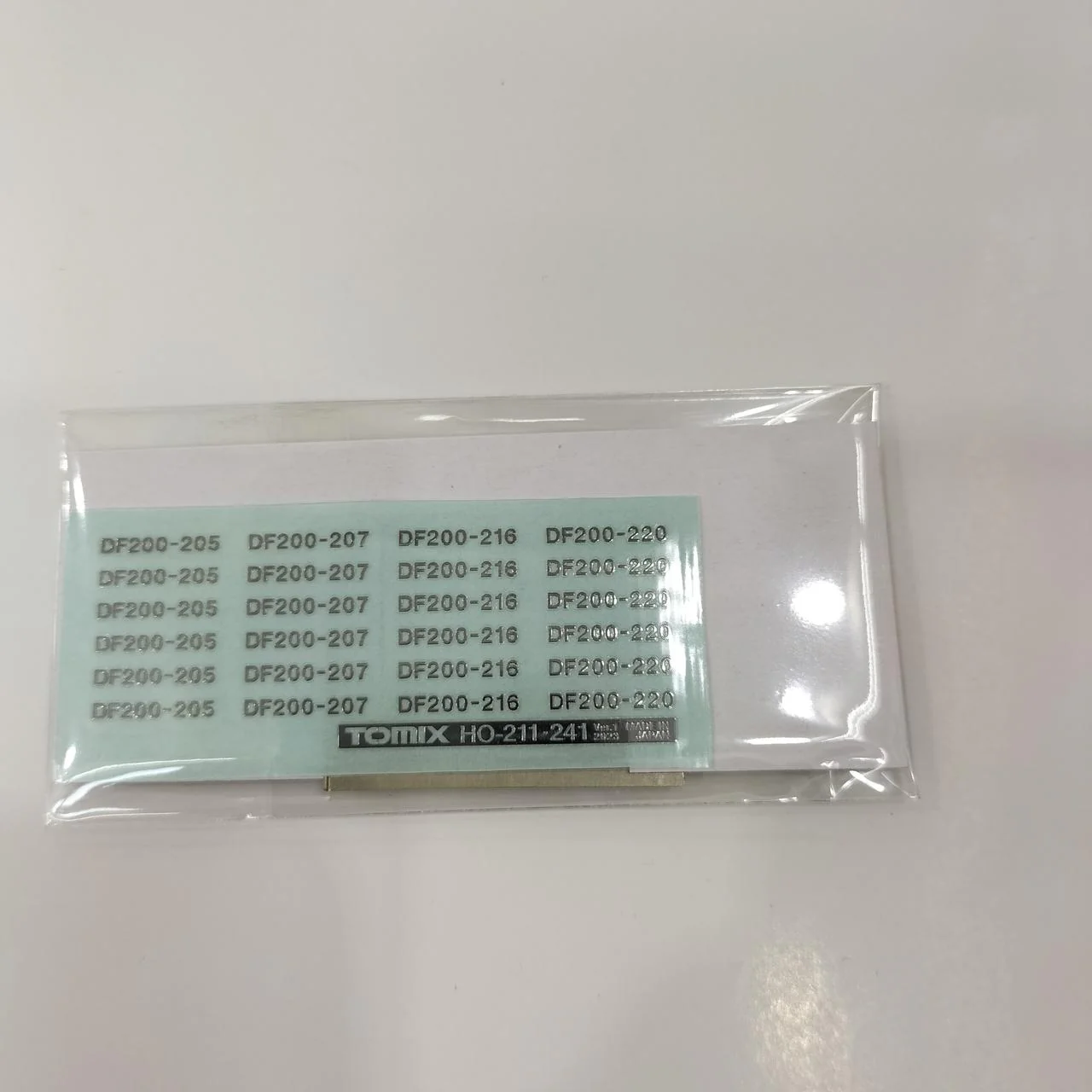 TOMIX HO Gauge 241 JR DF200 200 Series Diesel Locomotive - Image 5