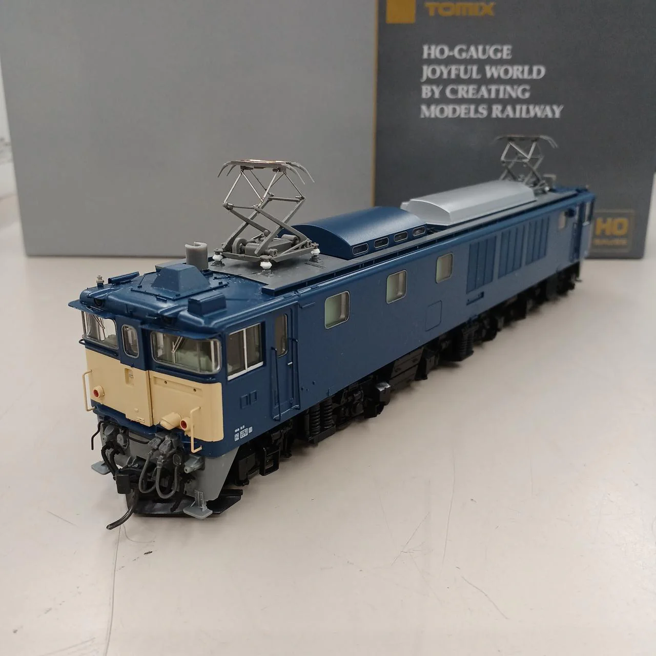 TOMIX HO Gauge EF64 Class 1000 Electric Locomotive