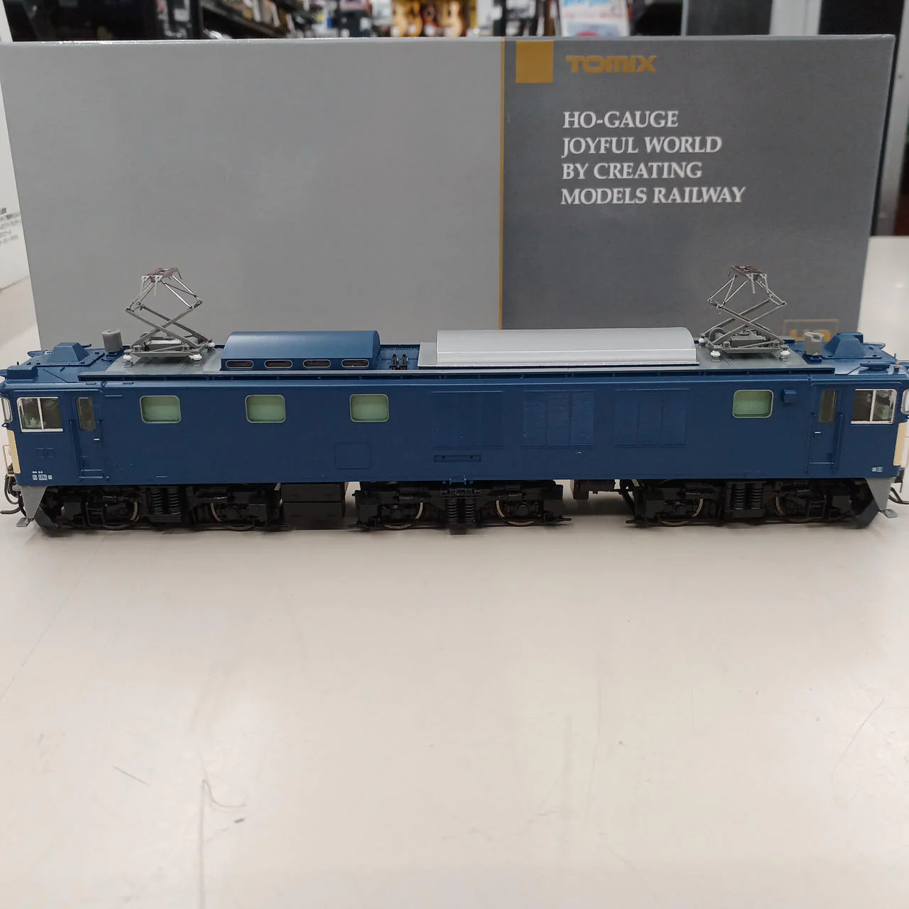 TOMIX HO Gauge EF64 Class 1000 Electric Locomotive - Image 3