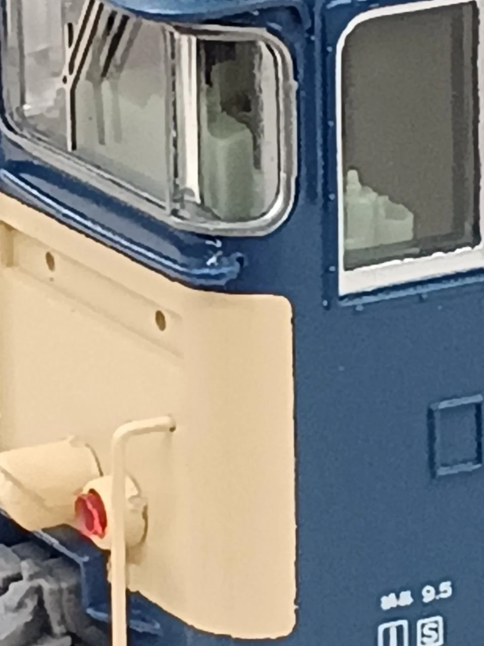 TOMIX HO Gauge EF64 Class 1000 Electric Locomotive - Image 7