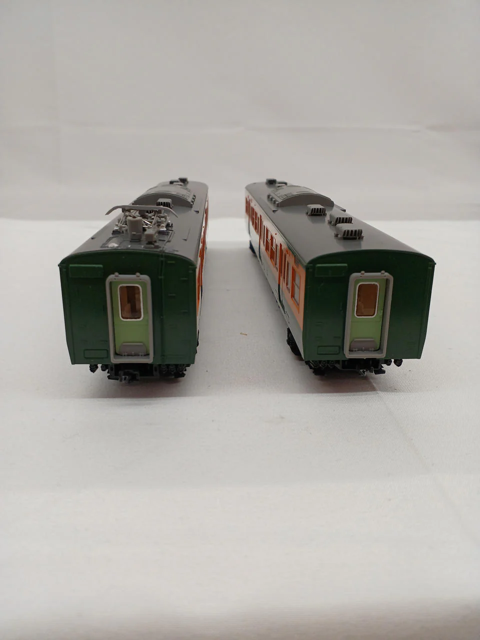 TOMIX HO Gauge HO-004113 2000 Series Suburban Train (Shonan Color) Add-on Set - Image 6