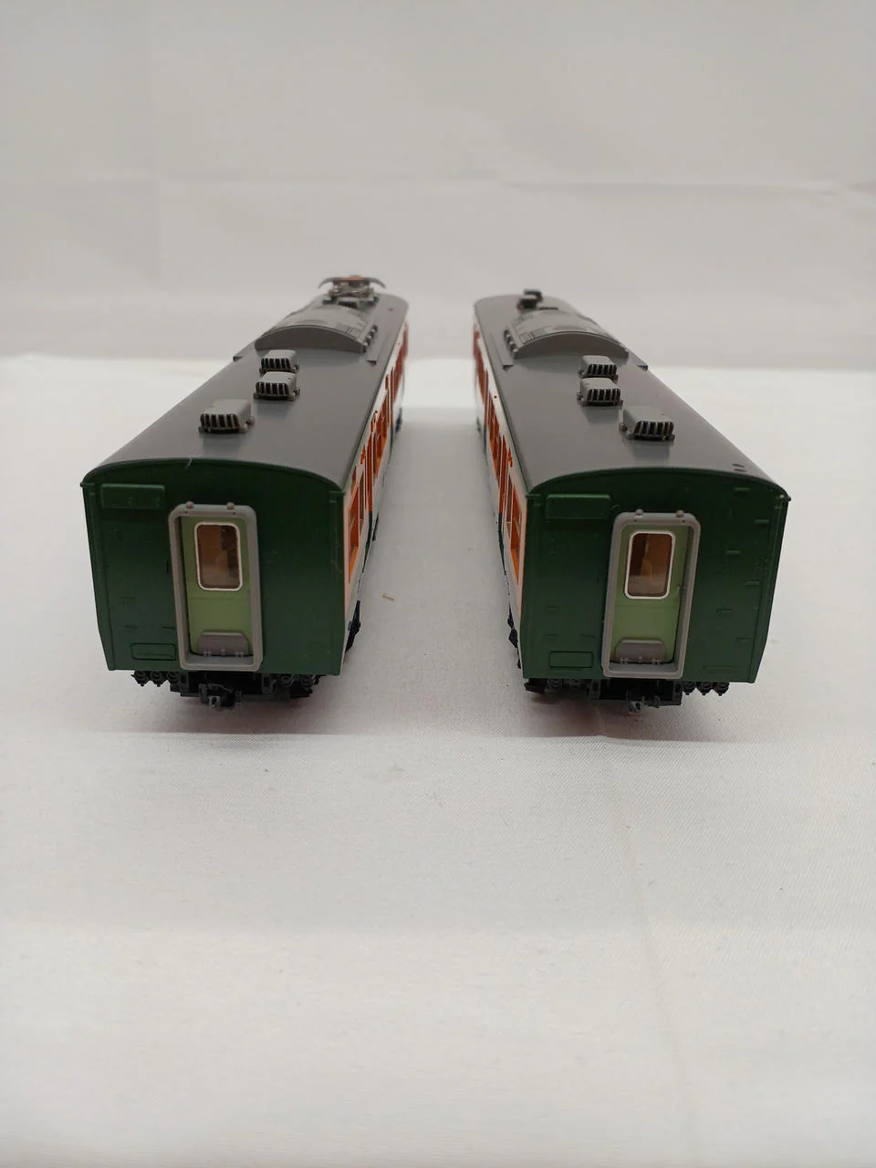 TOMIX HO Gauge HO-004113 2000 Series Suburban Train (Shonan Color) Add-on Set - Image 7