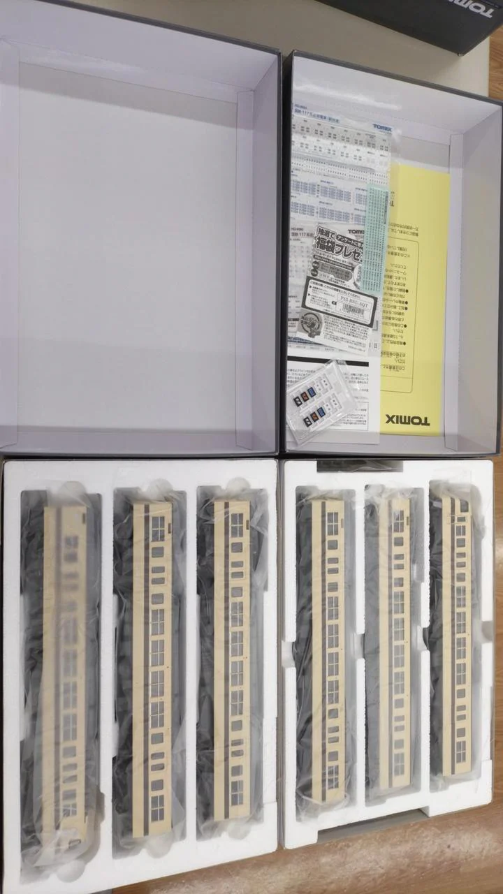 TOMIX HO Gauge HO-9093 JNR 117 Series Suburban Train (Special Rapid Set) - Image 5