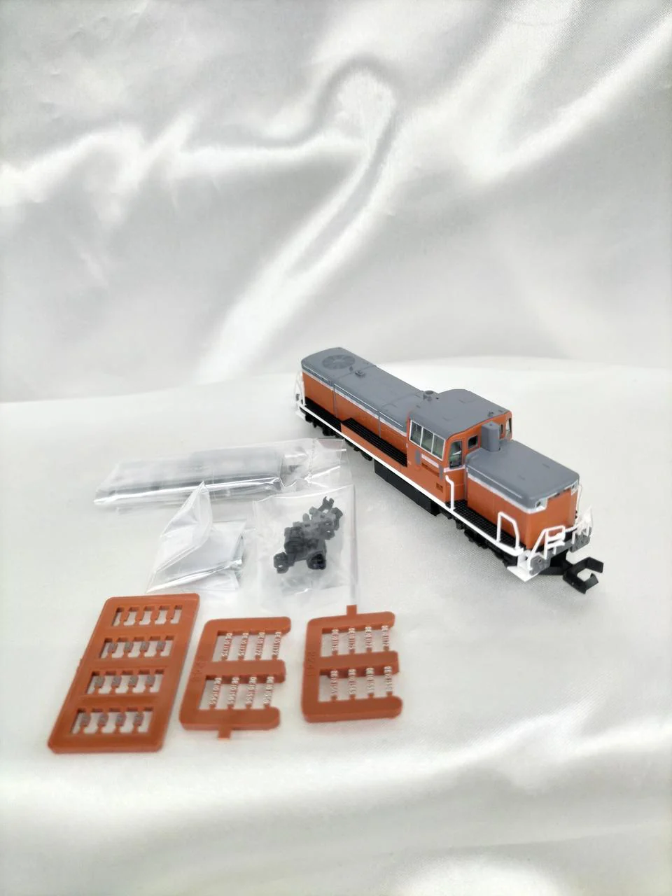 TOMIX JNR DE10 Class 1000 Diesel Locomotive (Warm Climate Type) 2243 - Image 3