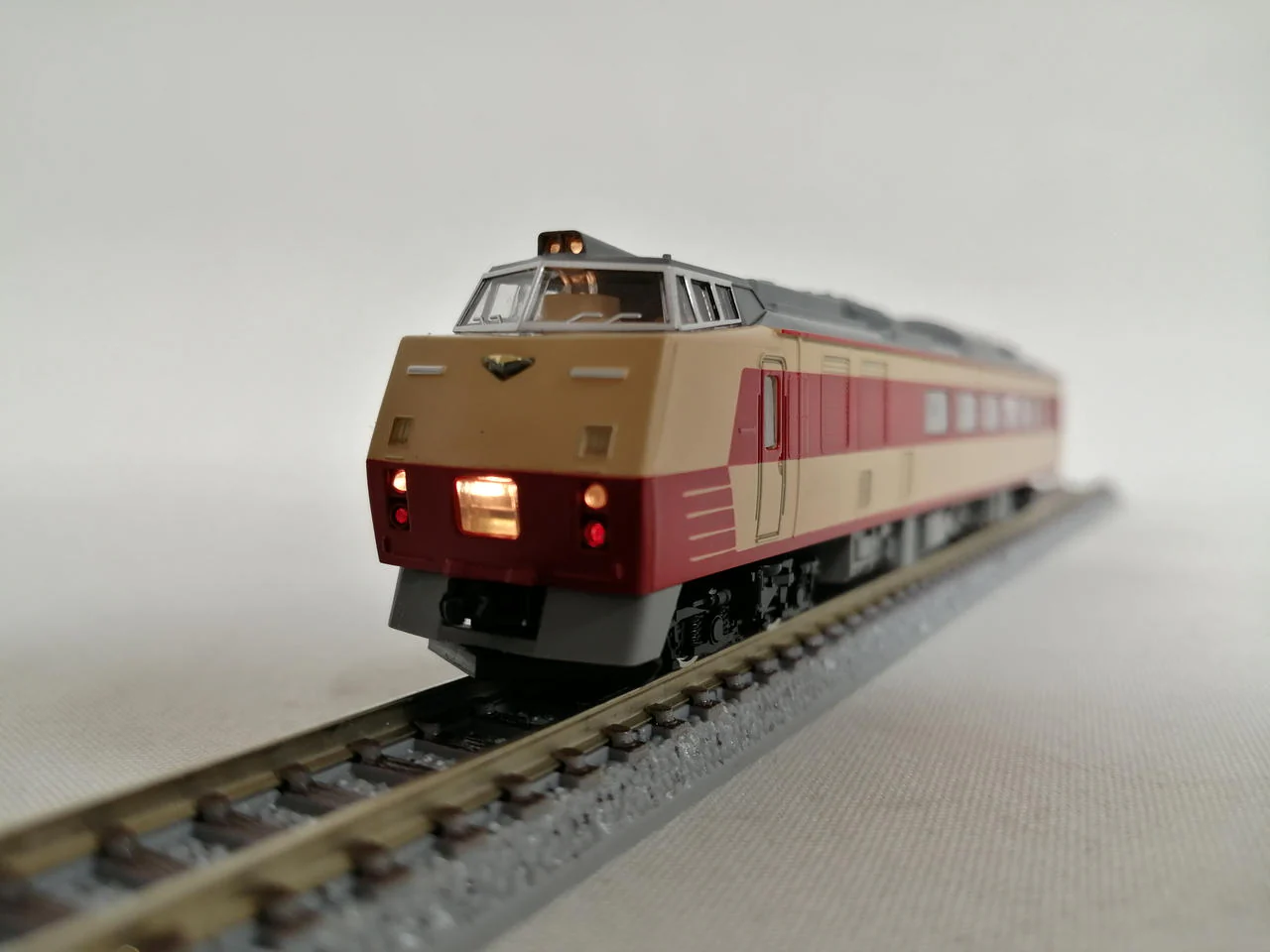 TOMIX JNR KiHa 183 Series Limited Express Diesel Car (Standard Color) 92644