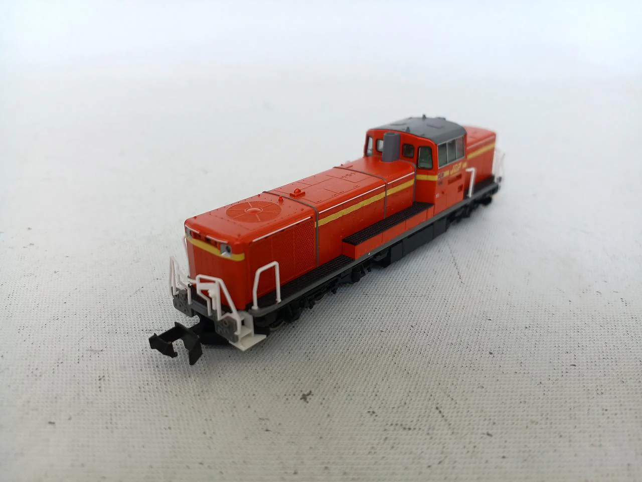 TOMIX JR DE10 Class Diesel Locomotive No. 1049 / Shunting Car 2291 - Image 2