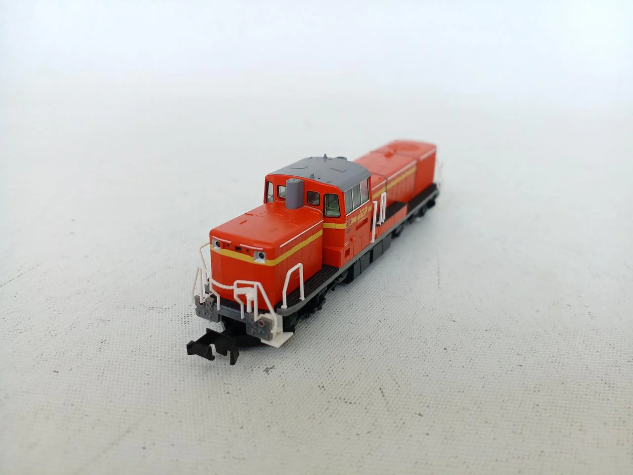 TOMIX JR DE10 Class Diesel Locomotive No. 1049 / Shunting Car 2291 - Image 3