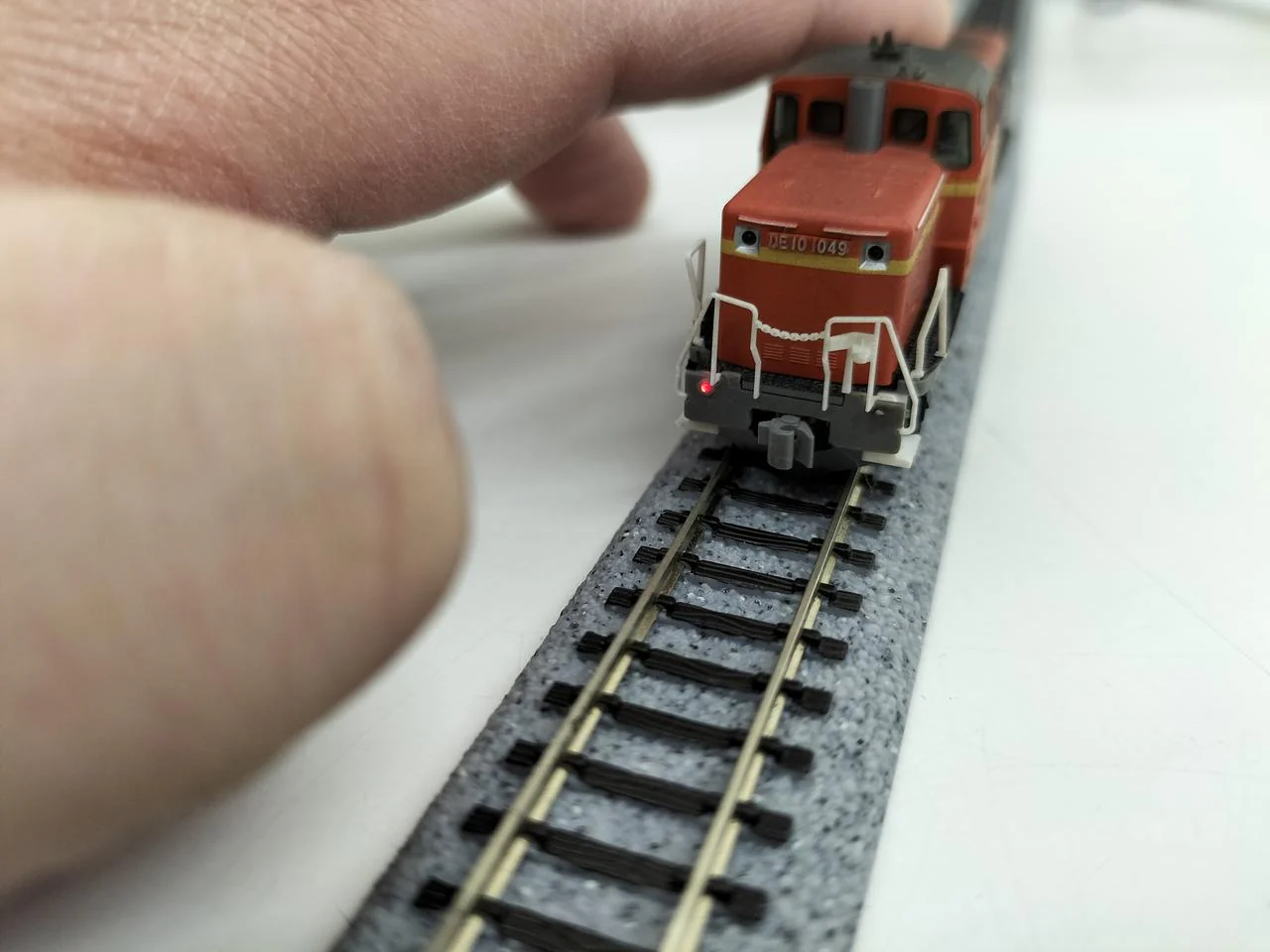 TOMIX JR DE10 Class Diesel Locomotive (No. 1049, Shunting Unit) 2291 - Image 12