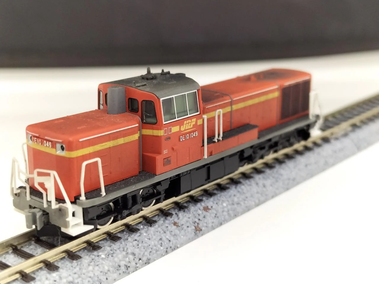TOMIX JR DE10 Class Diesel Locomotive (No. 1049, Shunting Unit) 2291 - Image 13