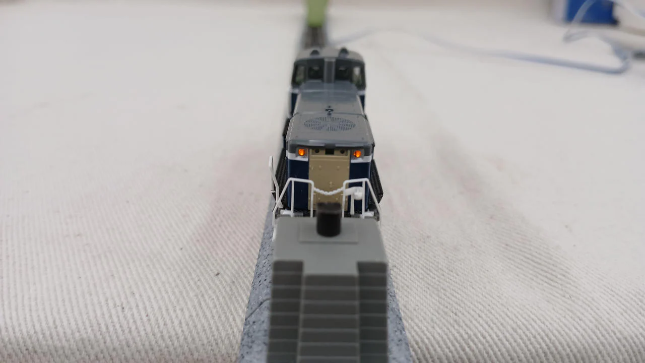 TOMIX JR DE10 / WAMU 80000 Series Freight Train Set 92404 - Image 6