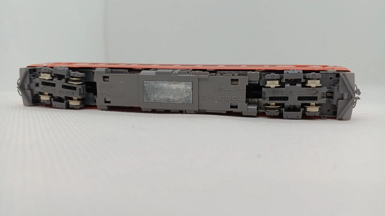 TOMIX JR Diesel Khaki KiHa 40 2000 Series 8454 (JR West Refurbished Vehicle, Metropolitan Area Colors) - Image 12