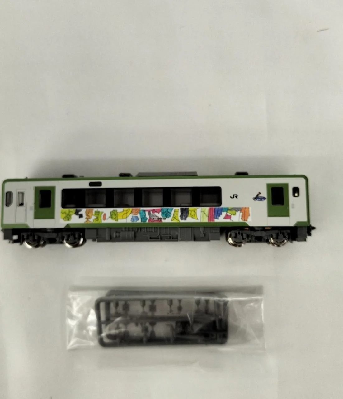 TOMIX JR KiHa 100 Series Diesel Car (70th Anniversary of Kamaishi Line Opening 97941) - Image 3