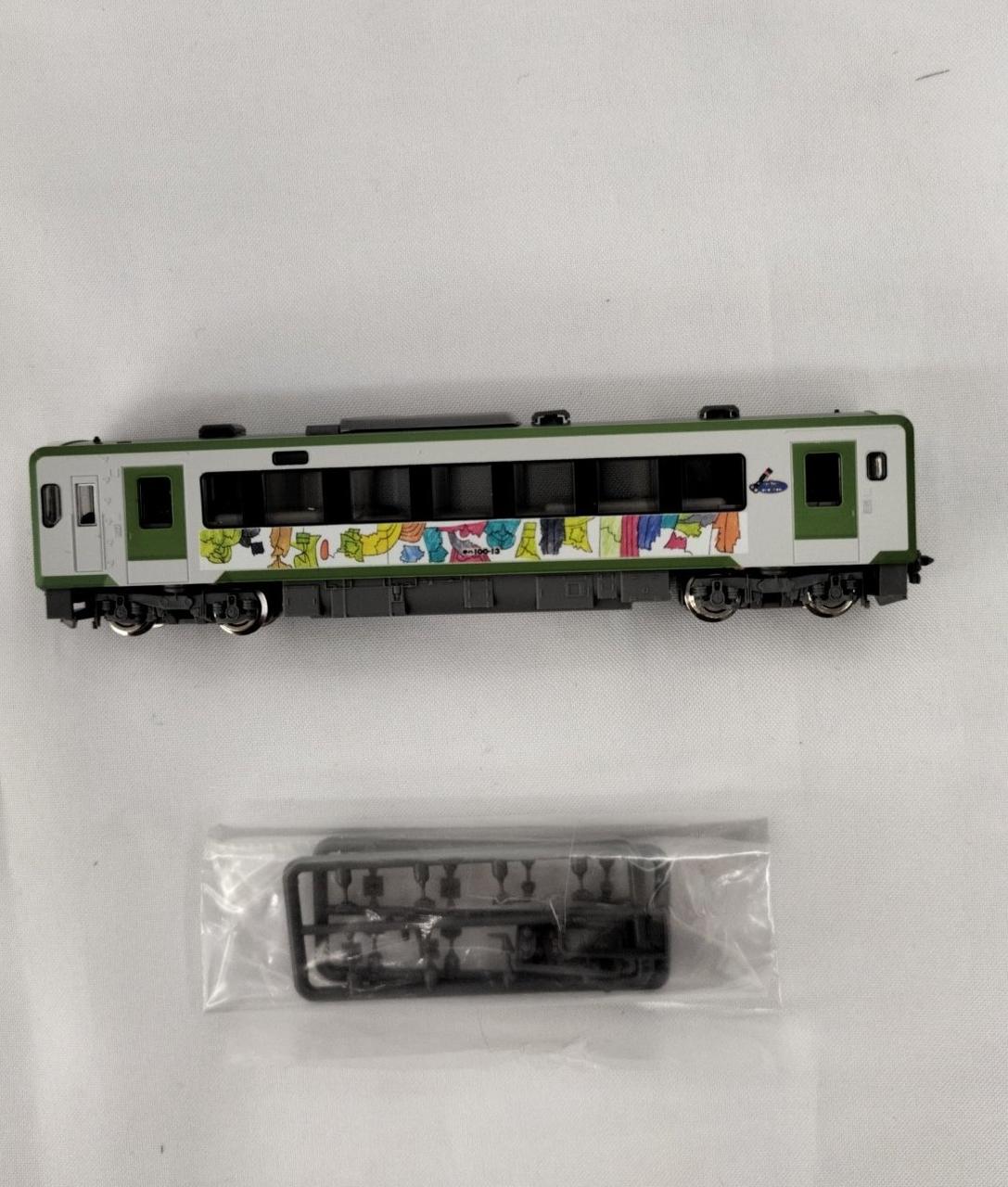 TOMIX JR KiHa 100 Series Diesel Car (70th Anniversary of Kamaishi Line Opening 97941) - Image 4