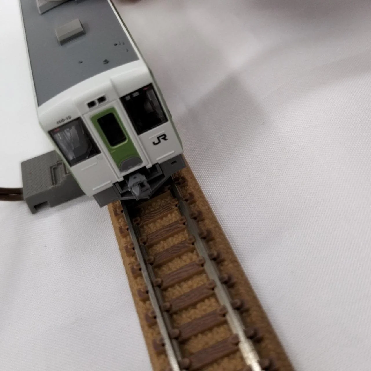 TOMIX JR KiHa 100 Series Diesel Car (70th Anniversary of Kamaishi Line Opening 97941) - Image 6