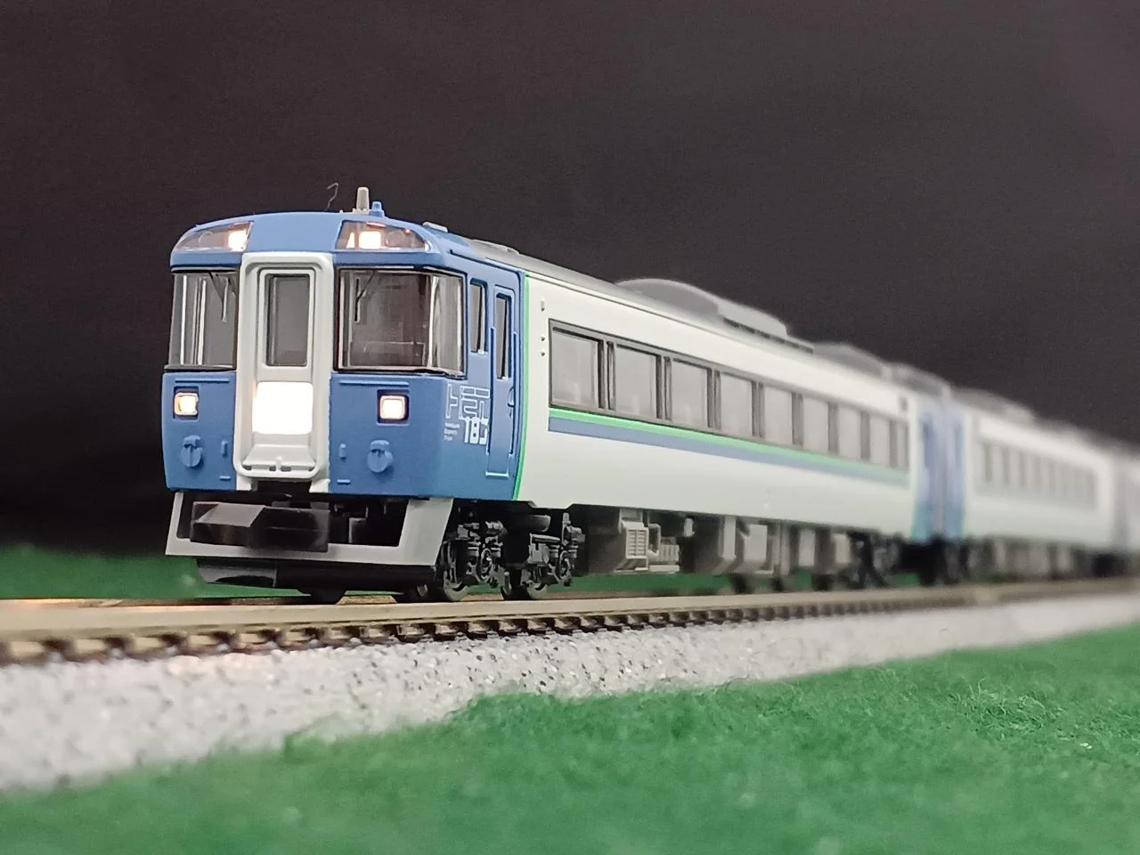 TOMIX JR KiHa 183 Diesel Car (HET) 4-Car Set 92782 - Image 13
