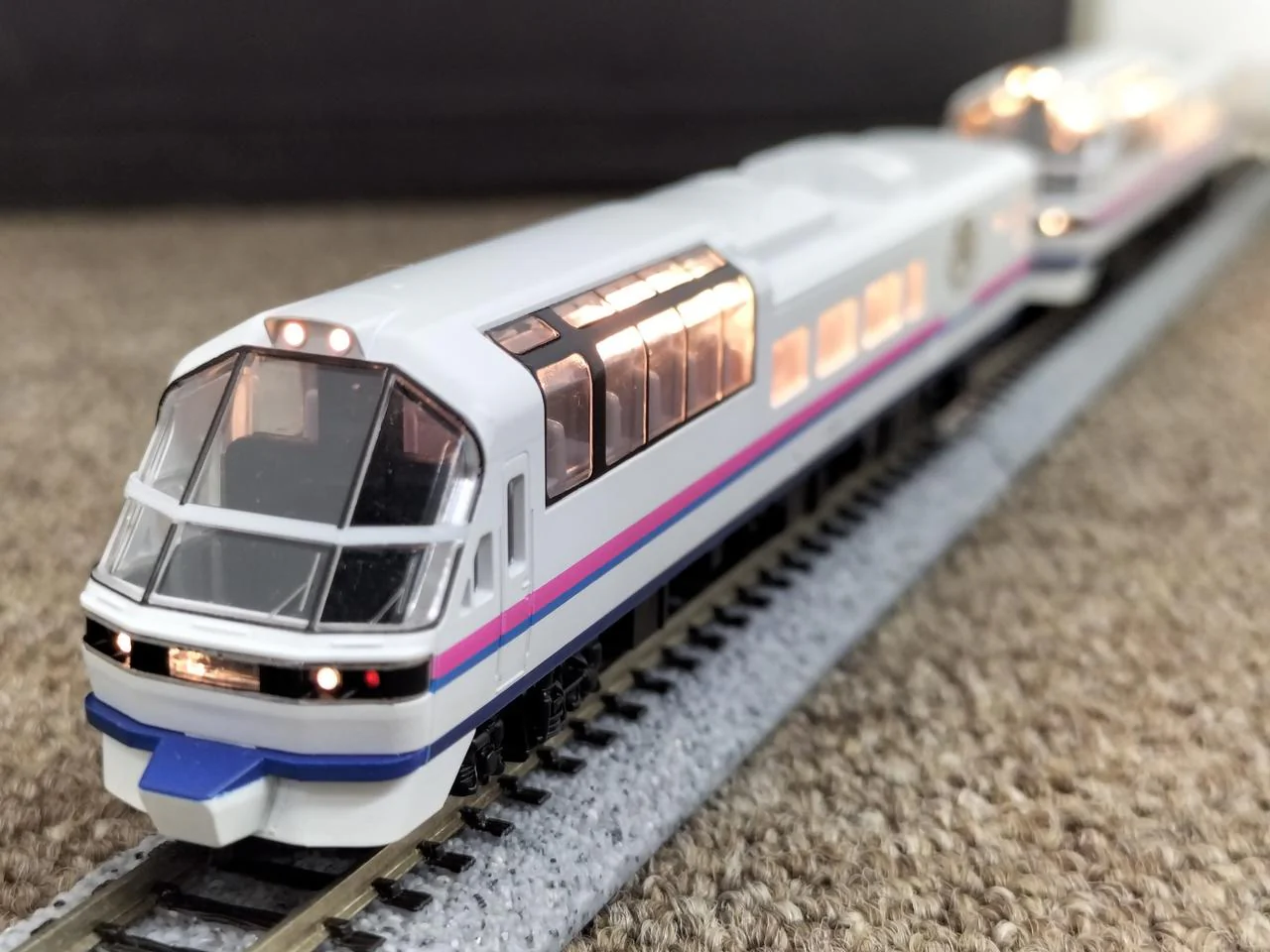 TOMIX JR KiHa 84, 83 Series Furano Express 92042 - Image 12
