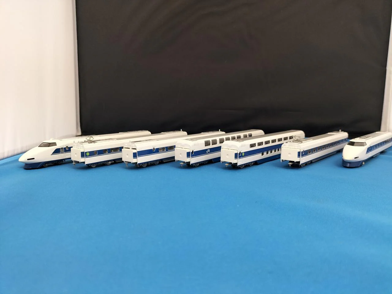 TOMIX JR100 Series (Mass Production Model) Tokaido & Sanyo Shinkansen Rolling Stock Set 92039 - Image 5