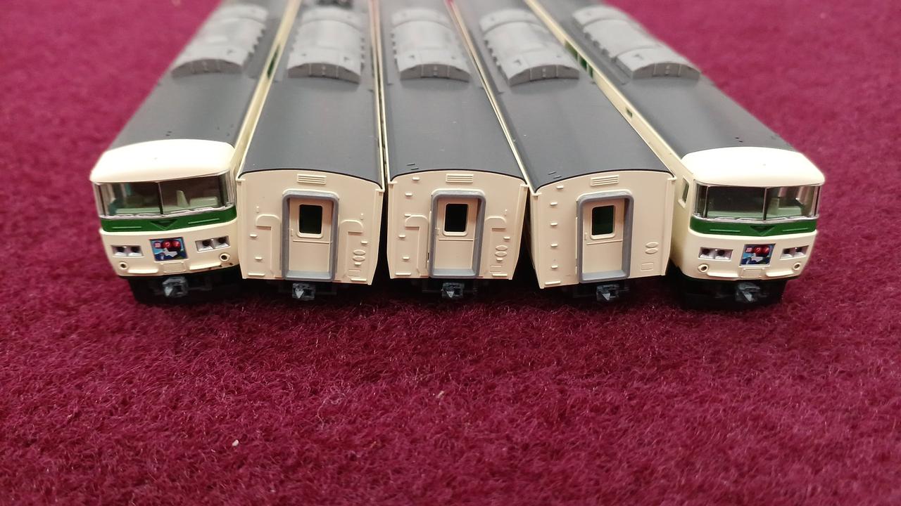 TOMIX JR185 Series 0 Limited Express Train Dancer - Reinforced Skirt - Image 7