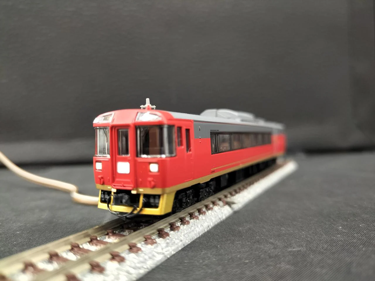 TOMIX KiHa 183 Series Tatami Car 98523 - Image 3