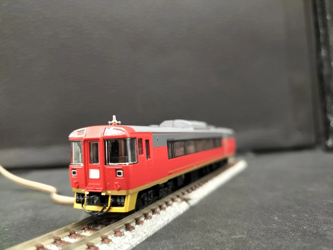 TOMIX KiHa 183 Series Tatami Car 98523 - Image 4