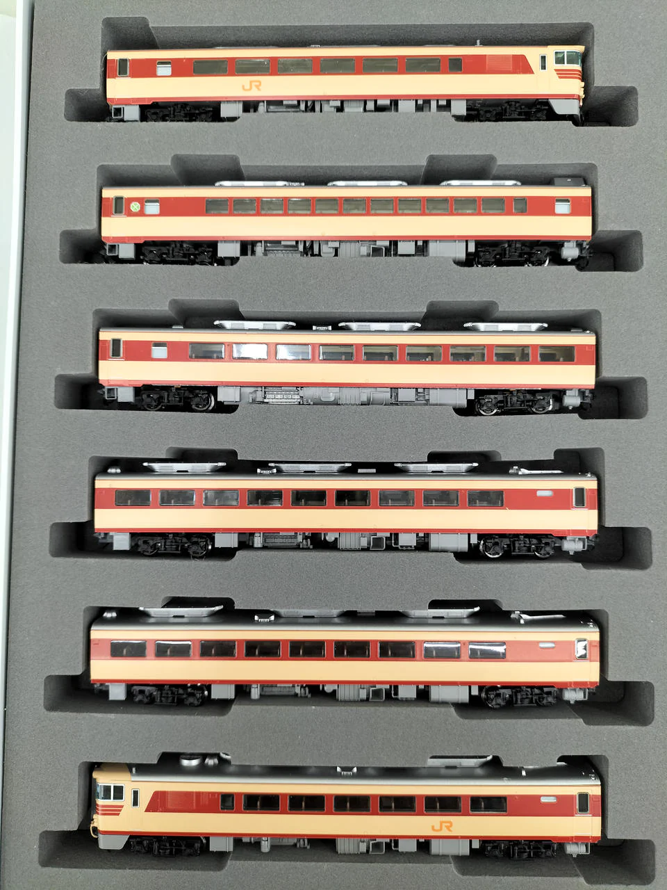 TOMIX KiHa 82 Limited Express Diesel Car (Hida & Nanki) 98774 - Image 3