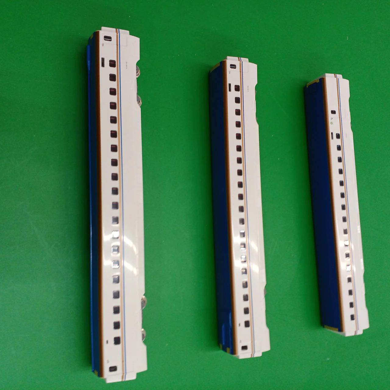 TOMIX Model Train 1/160 E7 Series Hokuriku Shinkansen 3-Car Expansion Set A - Image 13