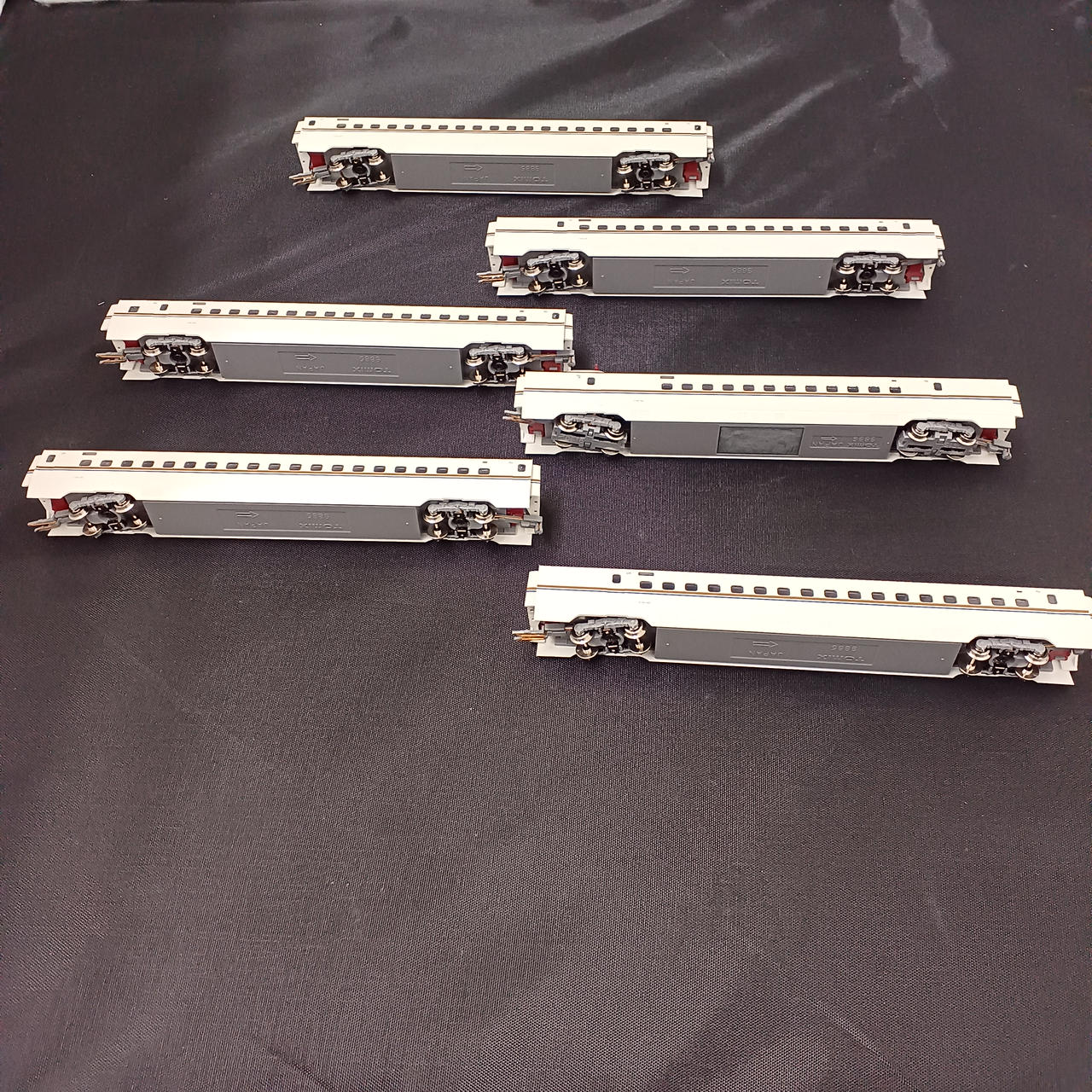 TOMIX Model Train JR E7 Series Hokuriku Shinkansen Additional B Set - Image 12