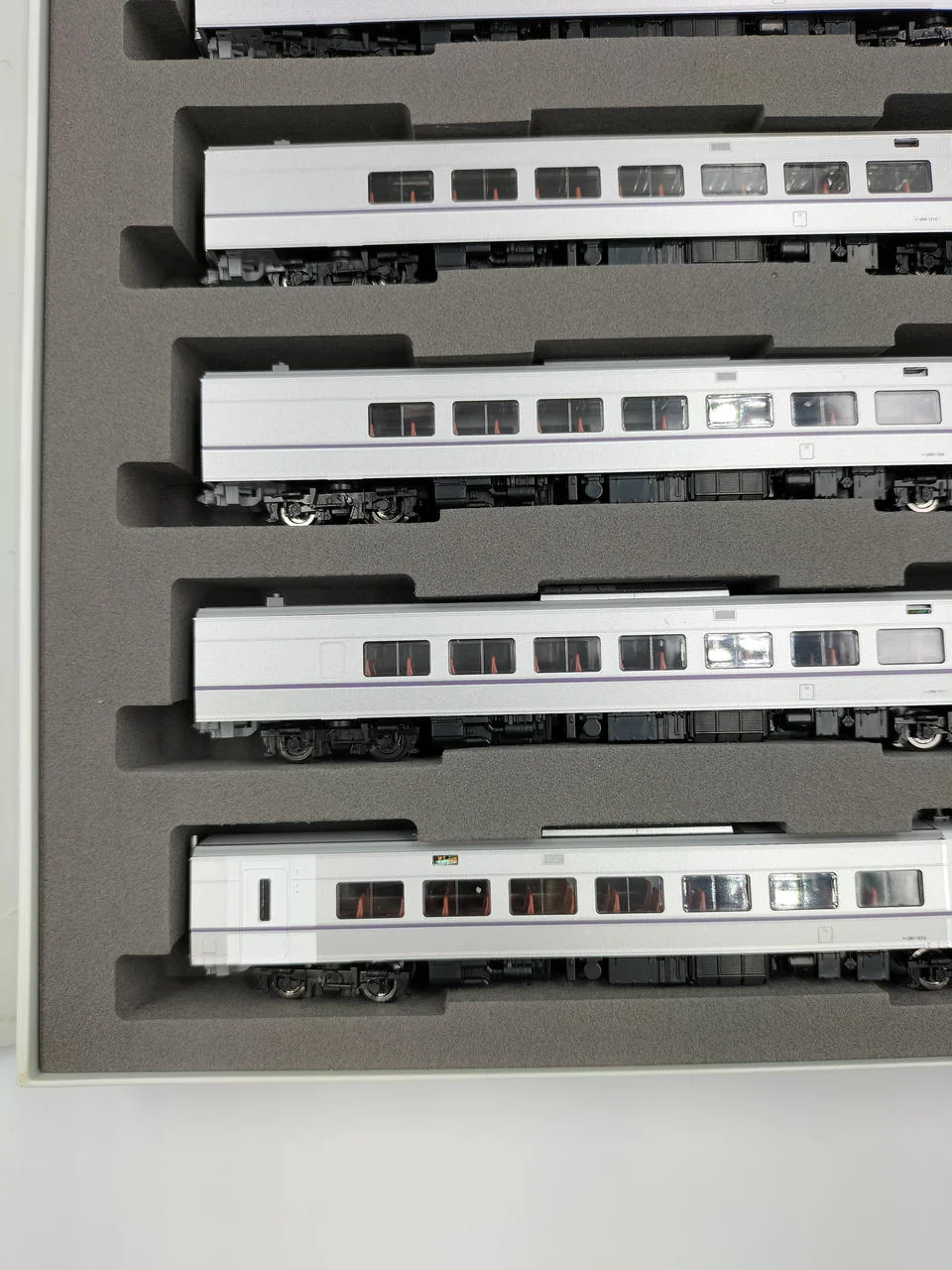 TOMIX Model Train JR KiHa 261 1000 Series Limited Express Diesel Car 8-Car Set - Image 10