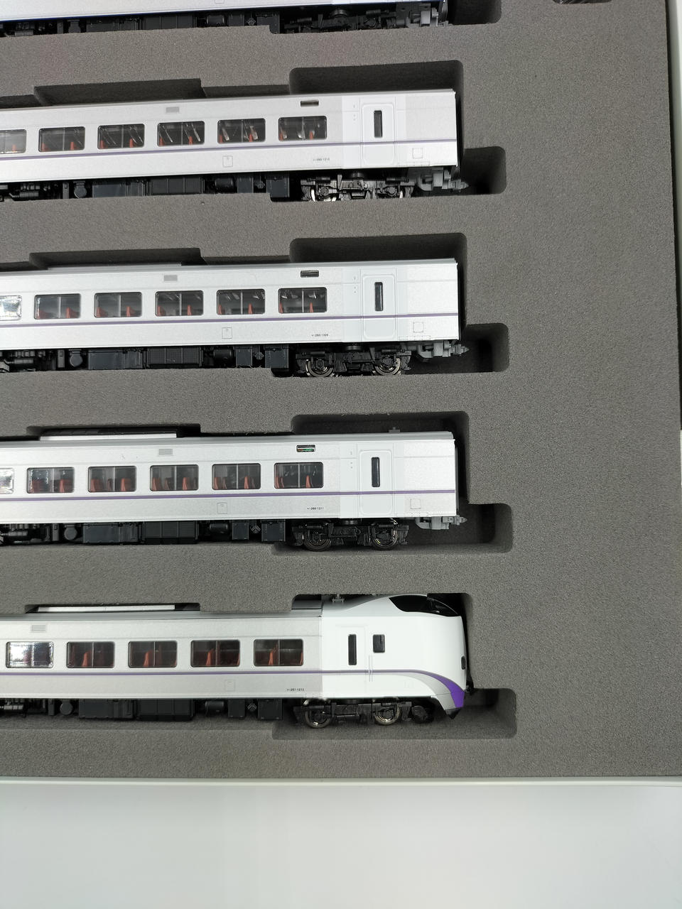 TOMIX Model Train JR KiHa 261 1000 Series Limited Express Diesel Car 8-Car Set - Image 11