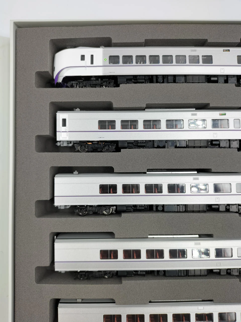 TOMIX Model Train JR KiHa 261 1000 Series Limited Express Diesel Car 8-Car Set - Image 6